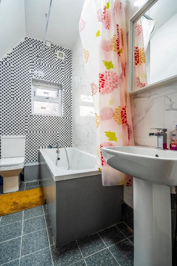 Deluxe 2-Bedroom Flat With Free Parking Birmingham Eksteriør billede